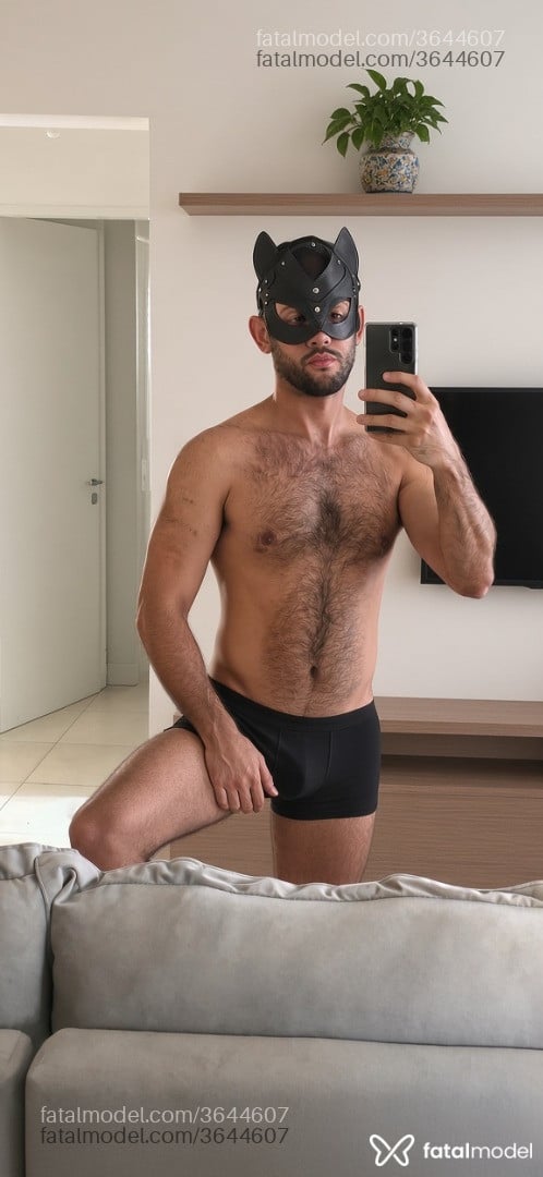 Acompanhante homem com cabelo castanho de olhos castanhos - Auriel