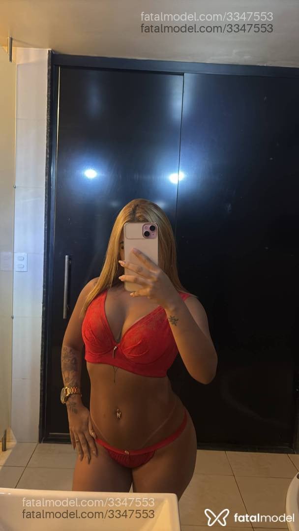 Acompanhante mulher loira (o) de olhos pretos - Larissa Milena