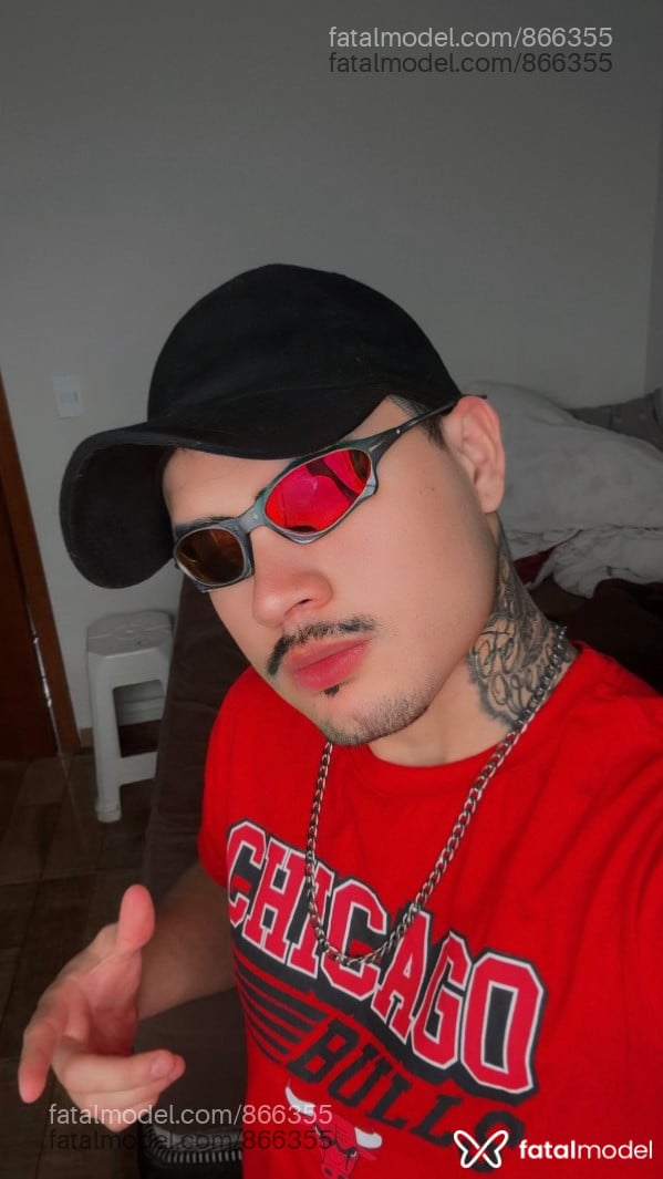 Acompanhante homem com cabelo castanho de olhos castanhos - Safadopg