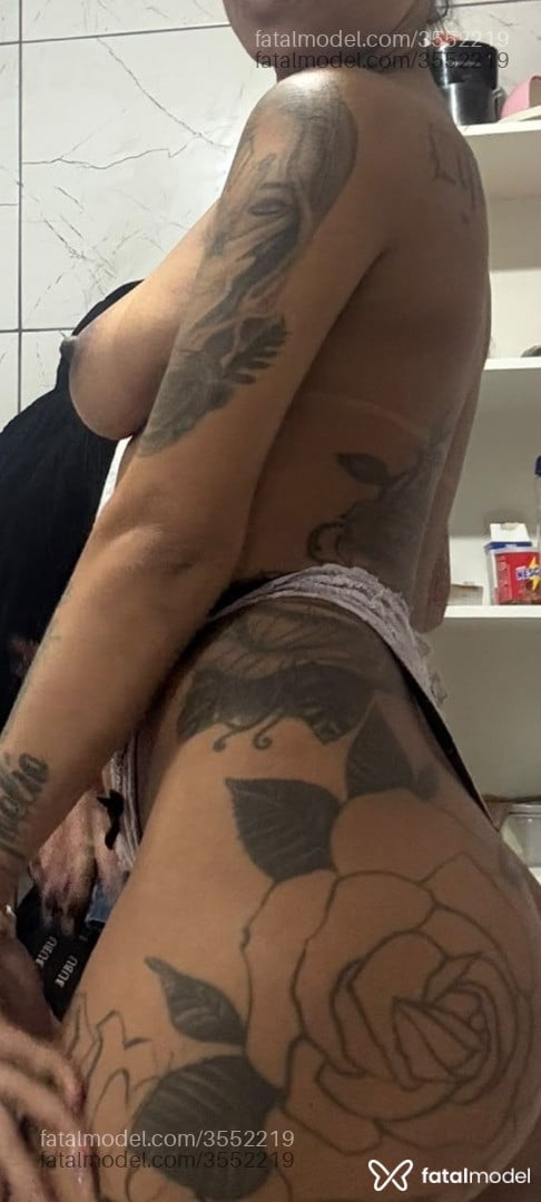 Acompanhante mulher morena (o) de olhos mel - Biazinha