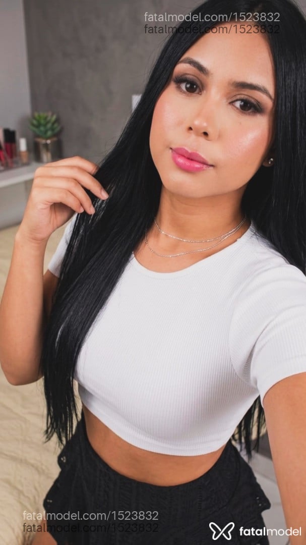 Acompanhante mulher morena (o) de olhos mel - Jeneffe