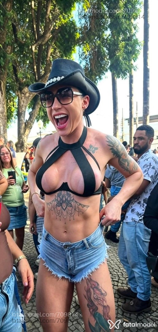 Acompanhante mulher trans morena (o) de olhos castanhos - ANA CLARA