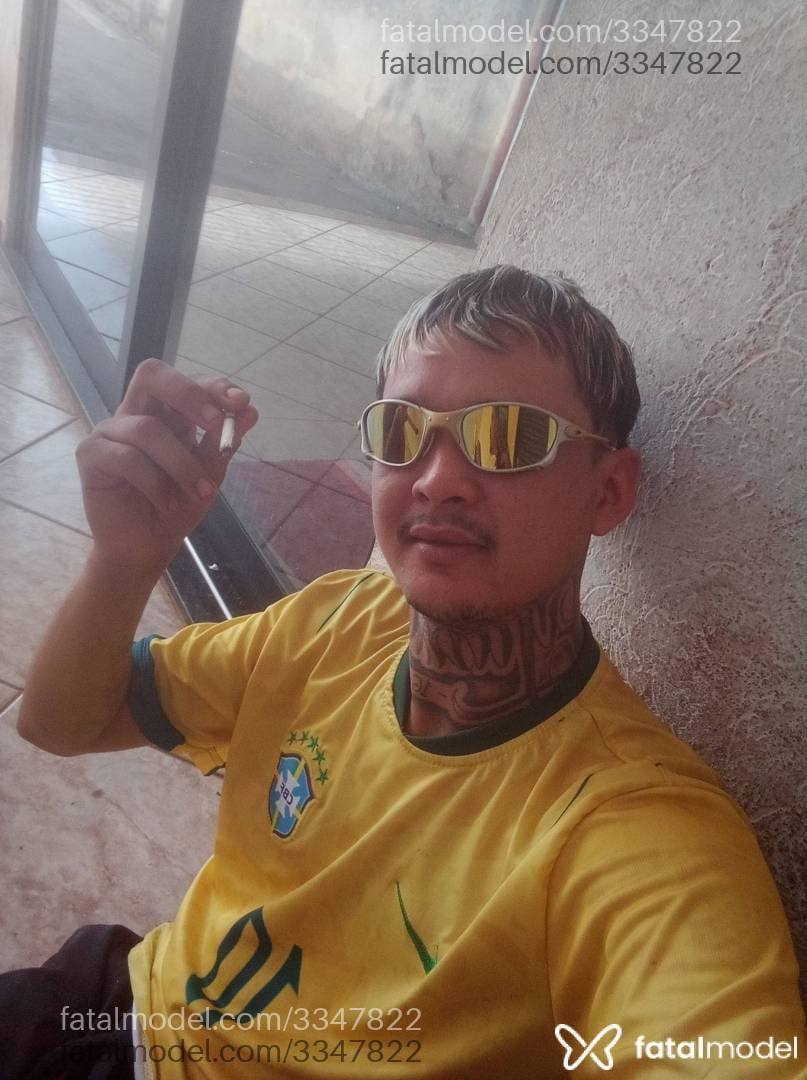 Acompanhante homem com cabelo castanho de olhos castanhos - Lucas