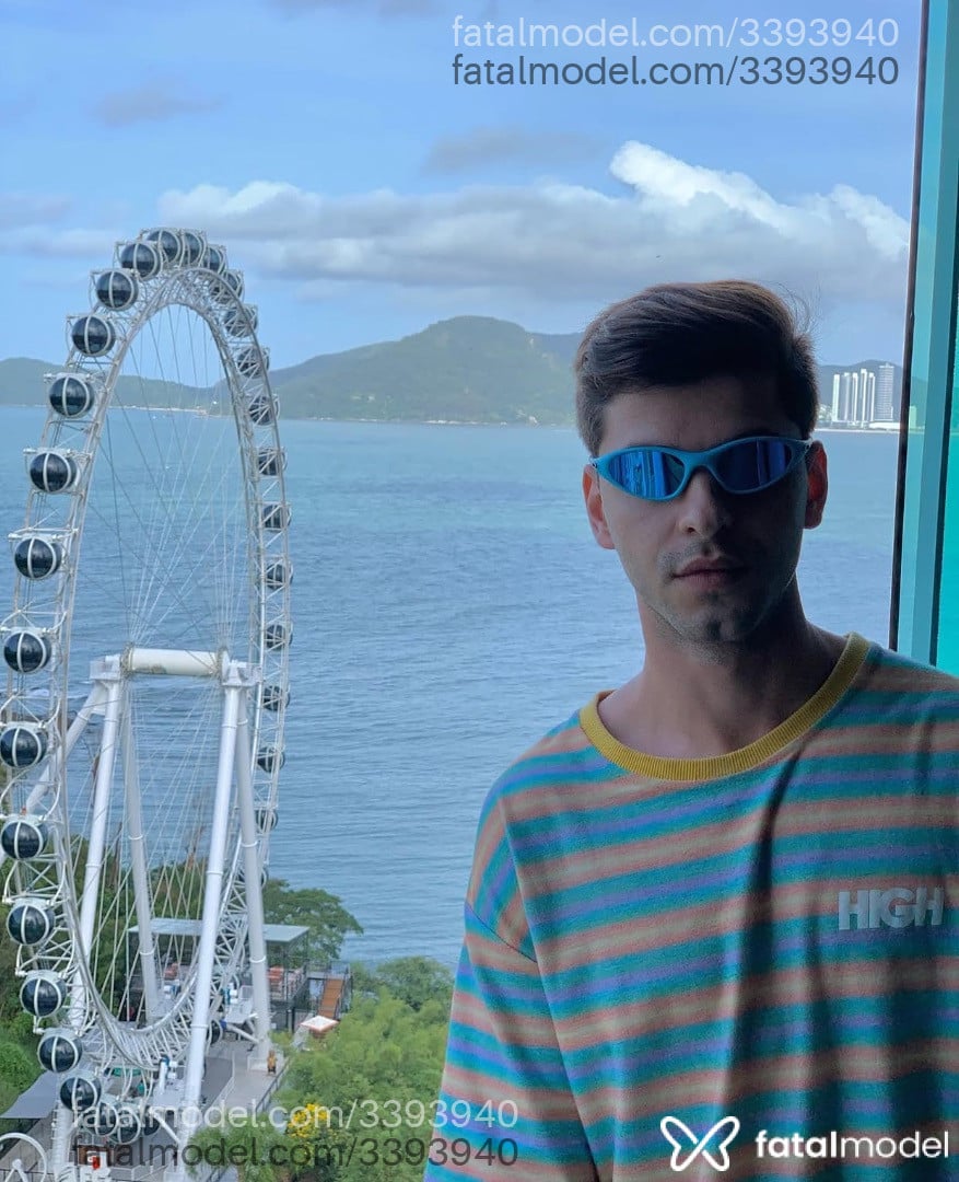 Acompanhante homem com cabelo castanho de olhos castanhos - Andreas Júnior