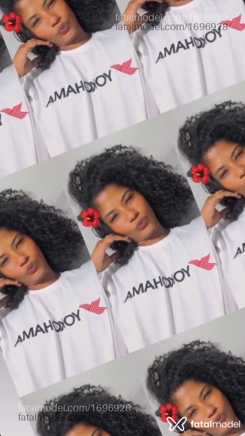 Acompanhante mulher com cabelo castanho de olhos castanhos - Lua