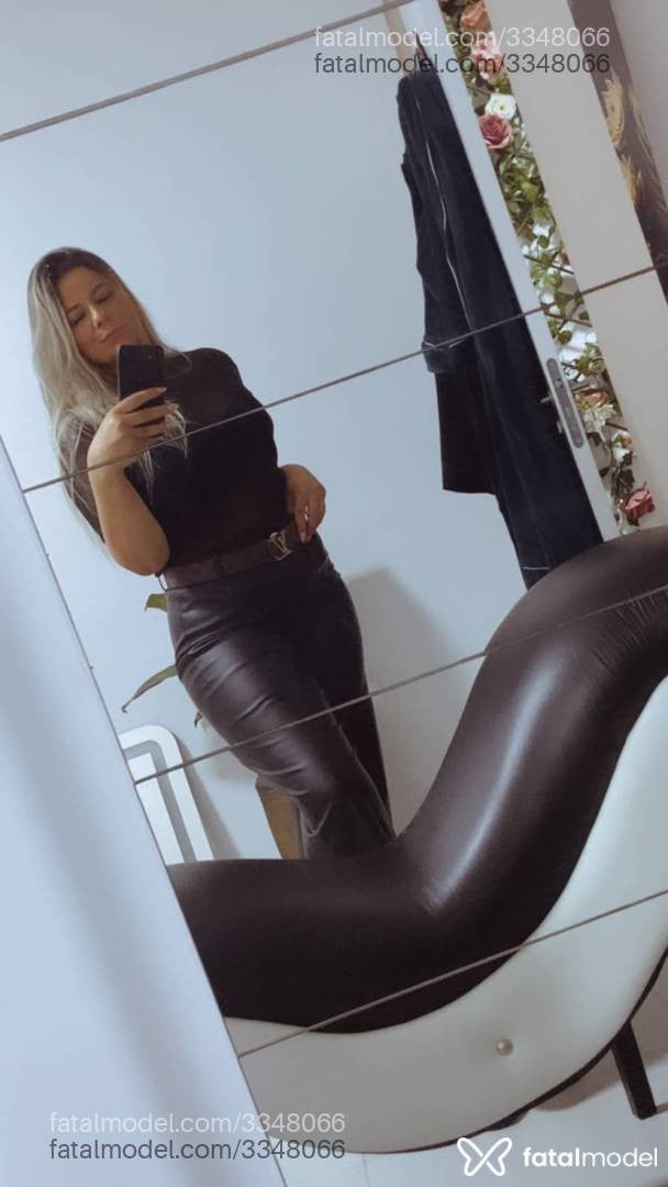 Acompanhante mulher loira (o) de olhos castanhos em Barueri - Milla Santorini