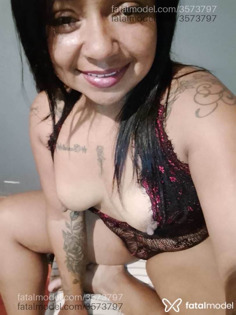 Acompanhante mulher morena (o) de olhos pretos - Débora