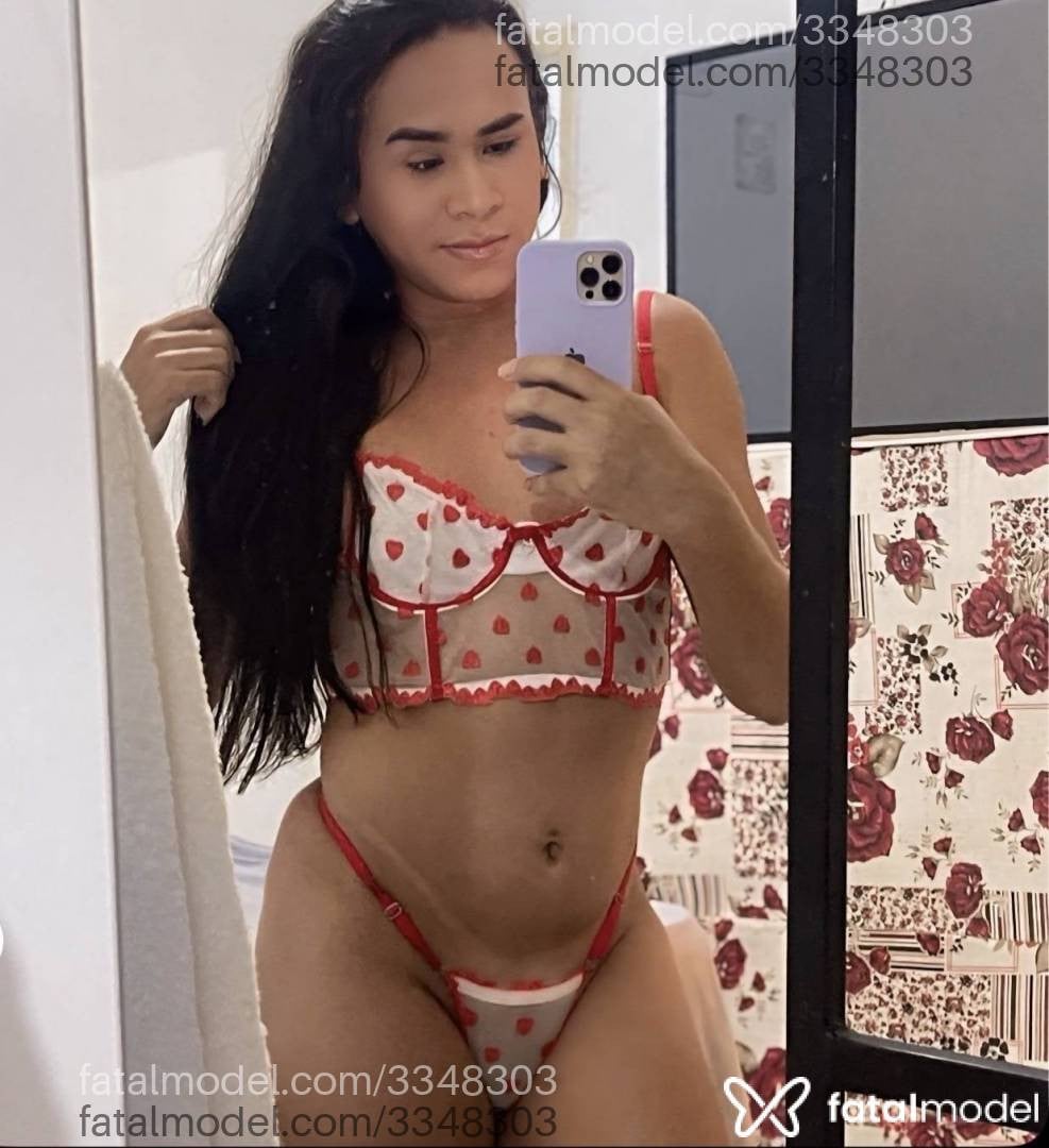 Acompanhante mulher trans com cabelo castanho de olhos castanhos - Larissa Gabriela