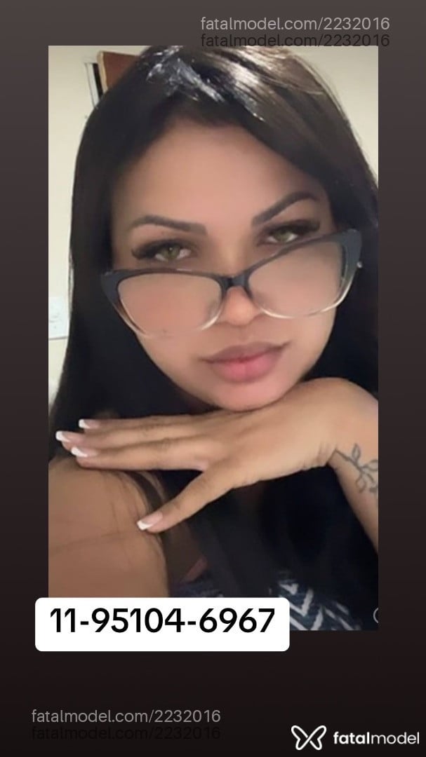 Acompanhante mulher loira (o) de olhos castanhos - Taynna