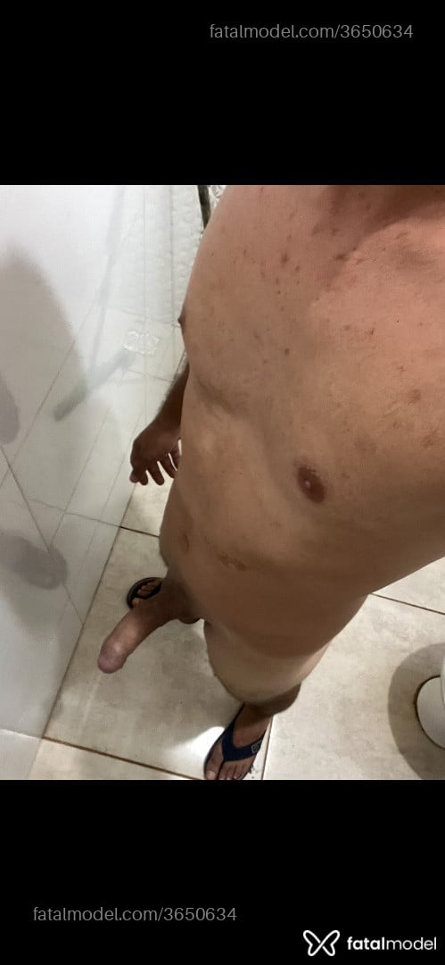 Acompanhante homem com cabelo castanho de olhos verdes - Samuel