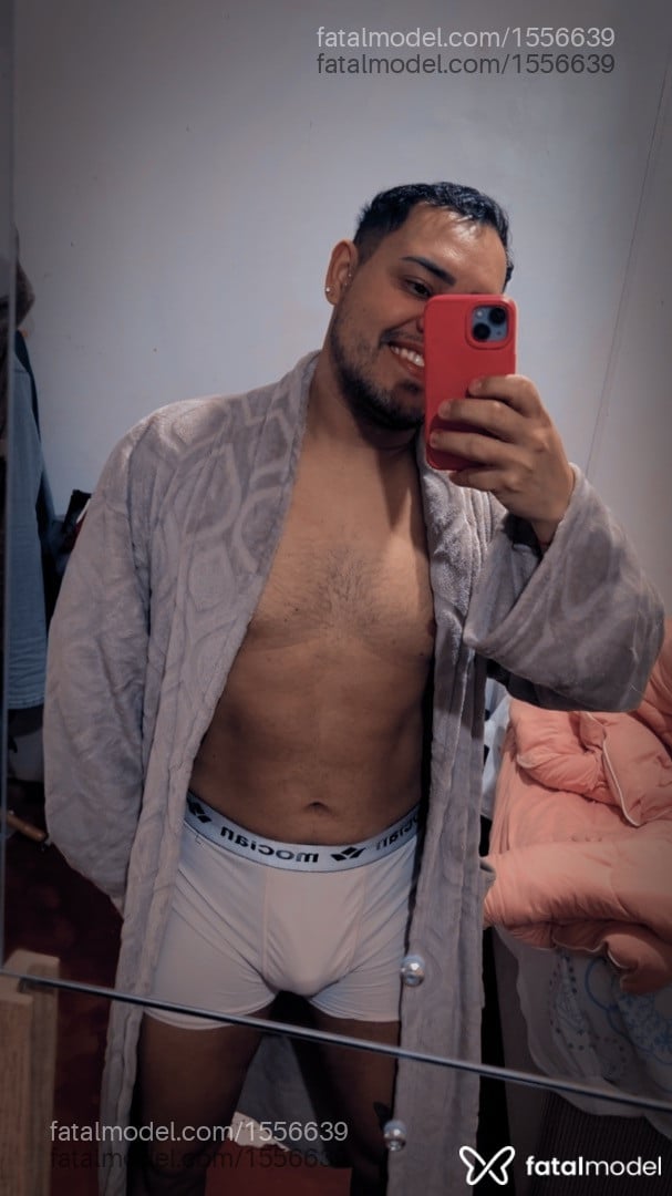 Acompanhante homem morena (o) de olhos castanhos - Dyg