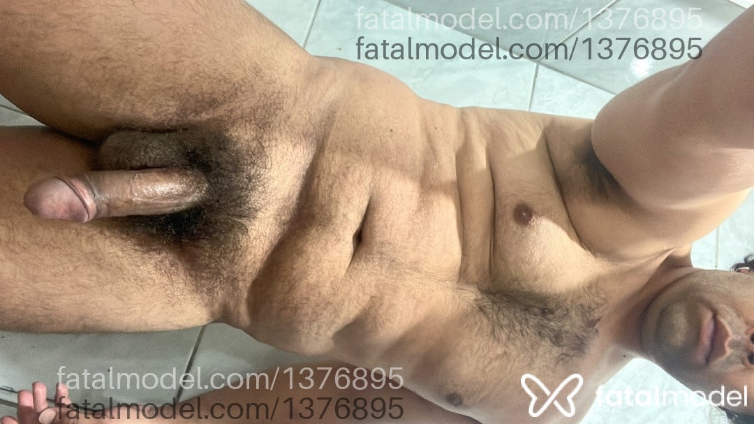 Acompanhante homem morena (o) de olhos castanhos - Isevenbernard