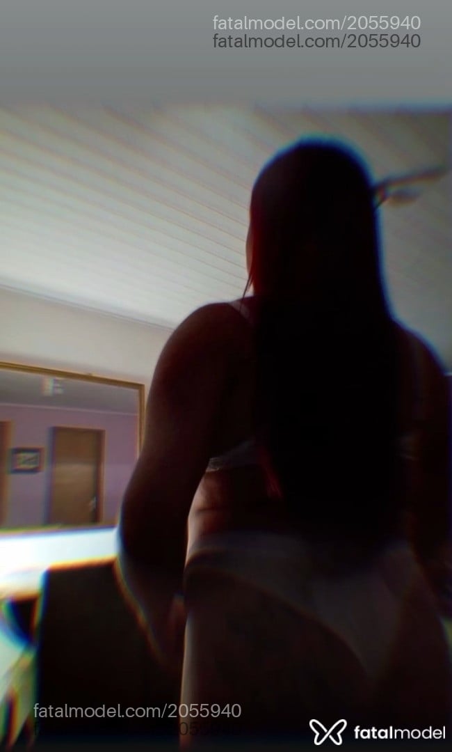 Acompanhante mulher trans com cabelo castanho de olhos castanhos - Bruna