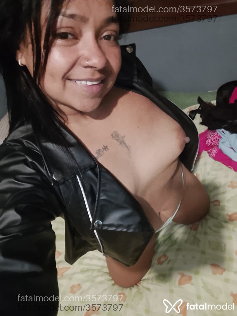 Acompanhante mulher morena (o) de olhos pretos - Débora