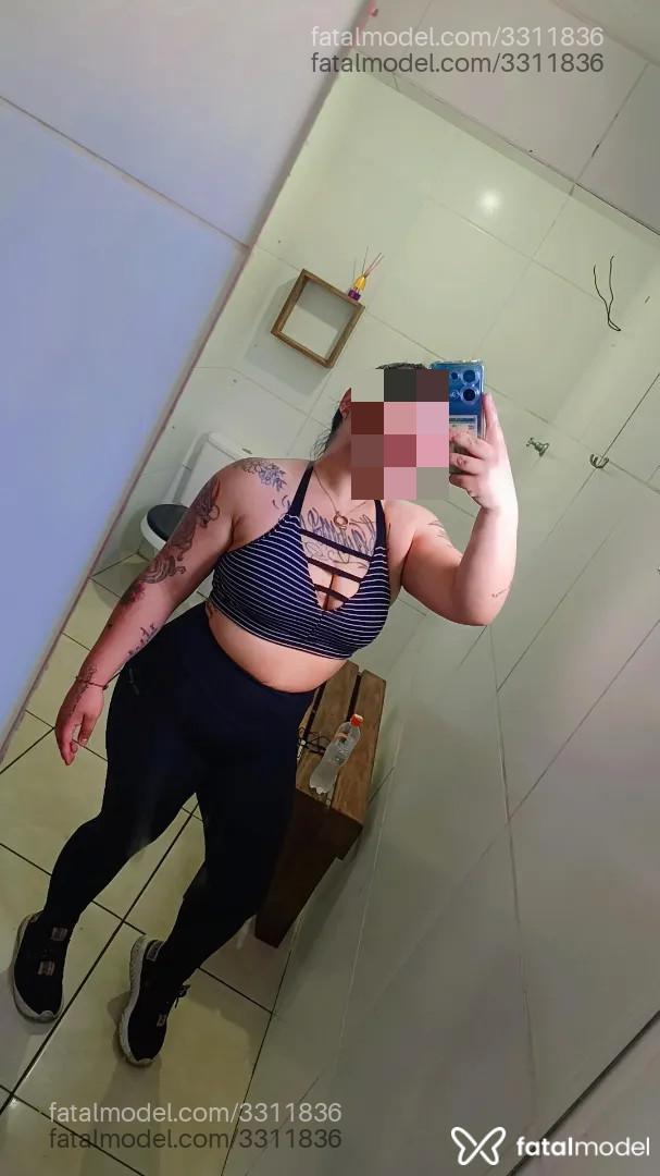 Acompanhante mulher com cabelo castanho de olhos castanhos - Carolina