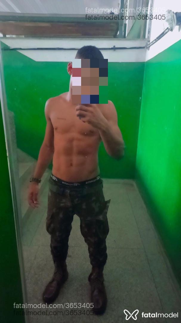 Acompanhante homem morena (o) de olhos castanhos - Lukas