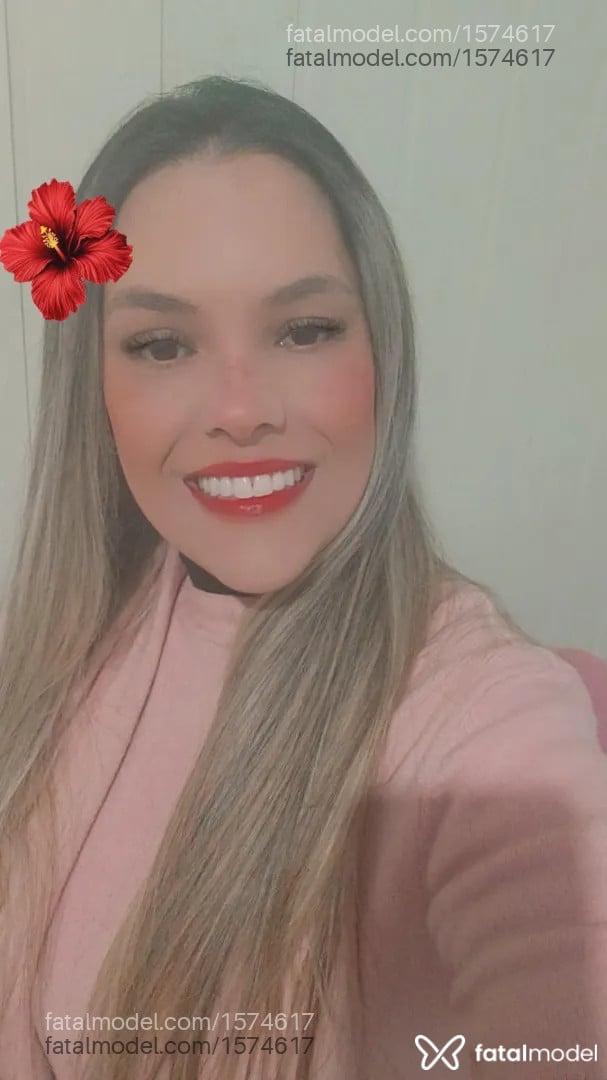 Acompanhante mulher loira (o) de olhos castanhos - Dani
