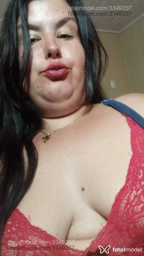 Acompanhante mulher morena (o) de olhos castanhos - Kapetynha