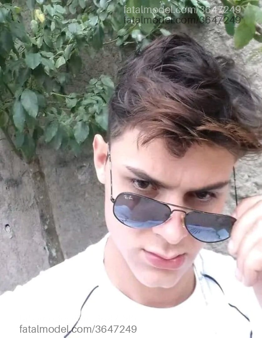 Acompanhante homem com cabelo castanho de olhos castanhos - Hernando lapo