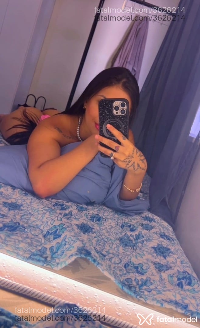 Acompanhante mulher morena (o) de olhos pretos - Raquel Miller