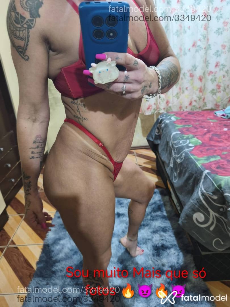 Acompanhante mulher loira (o) de olhos castanhos - Erika