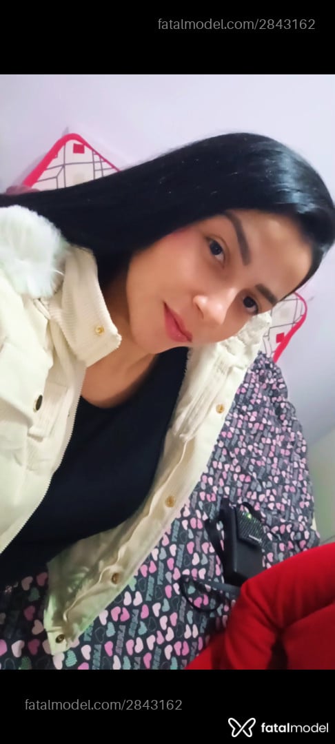 Acompanhante mulher morena (o) de olhos pretos - Morena