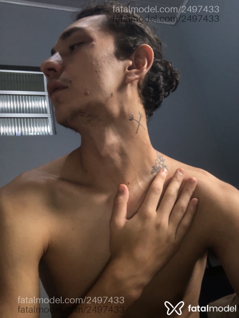Acompanhante homem loira (o) de olhos castanhos - Litoralzinho
