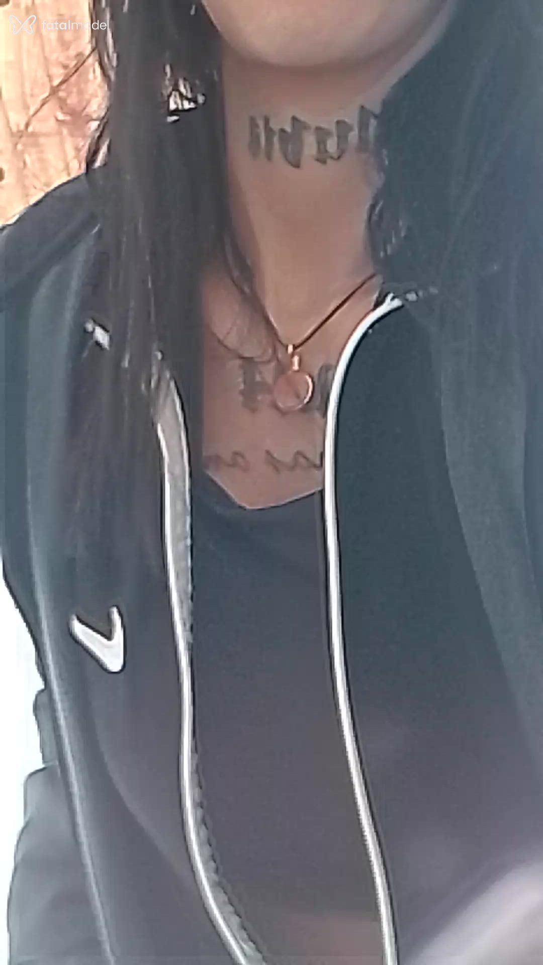 Acompanhante mulher morena (o) de olhos castanhos - Lara Mariah Acompanhante mulher morena (o) de olhos castanhos - Lara Mariah