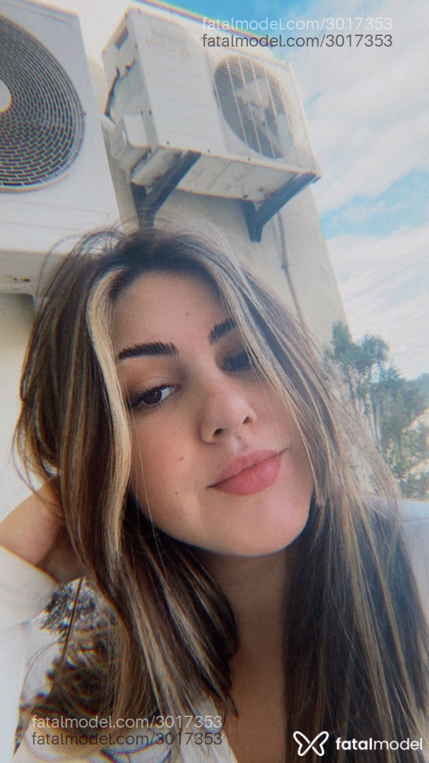 Acompanhante mulher com cabelo castanho de olhos castanhos - Gaby