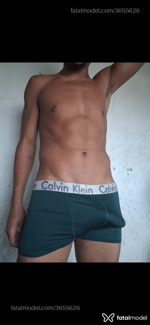 Acompanhante homem com cabelo castanho de olhos castanhos - Pedro