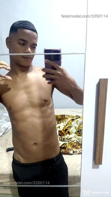 Acompanhante homem com cabelo castanho de olhos pretos em Rio de Janeiro - Gabriel