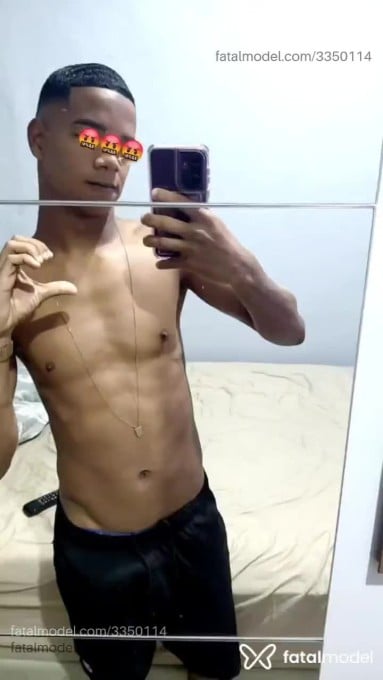 Acompanhante homem com cabelo castanho de olhos pretos em Rio de Janeiro - Wallace