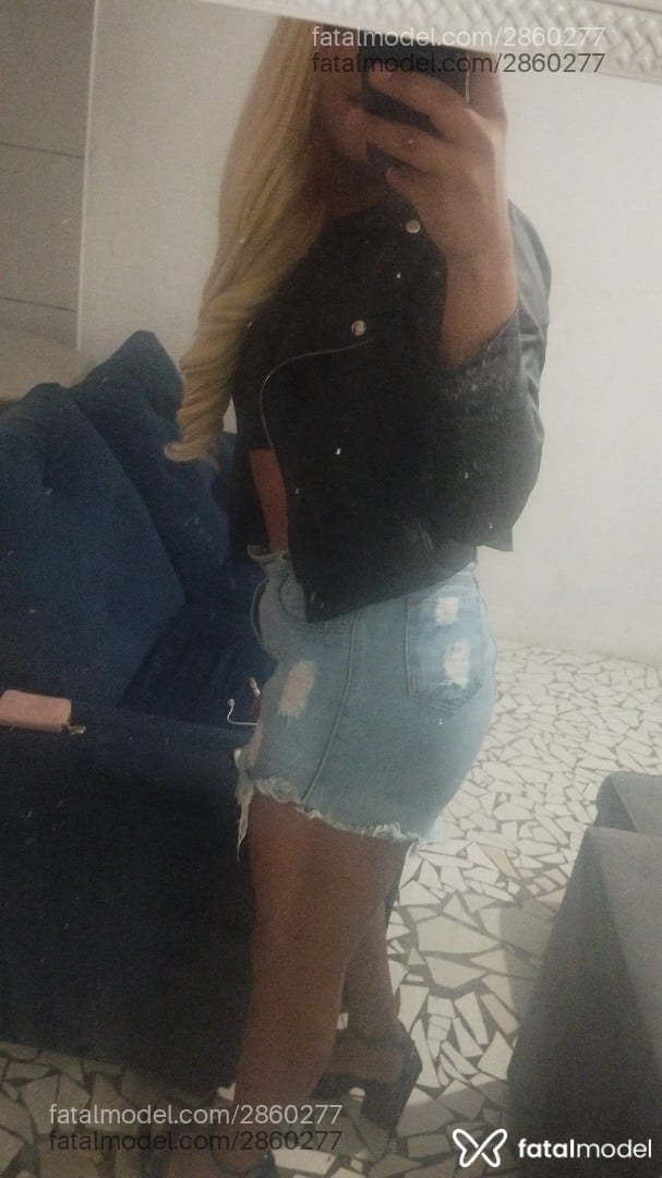Acompanhante mulher trans loira (o) de olhos castanhos - Bruninha
