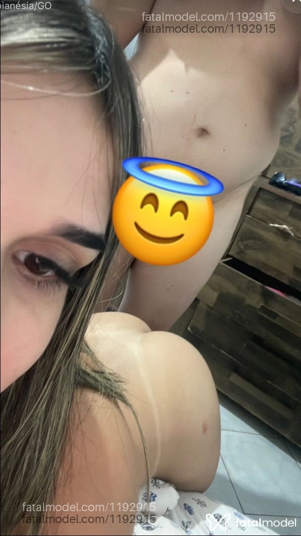 Acompanhante mulher trans loira (o) de olhos cinza - Heloísa