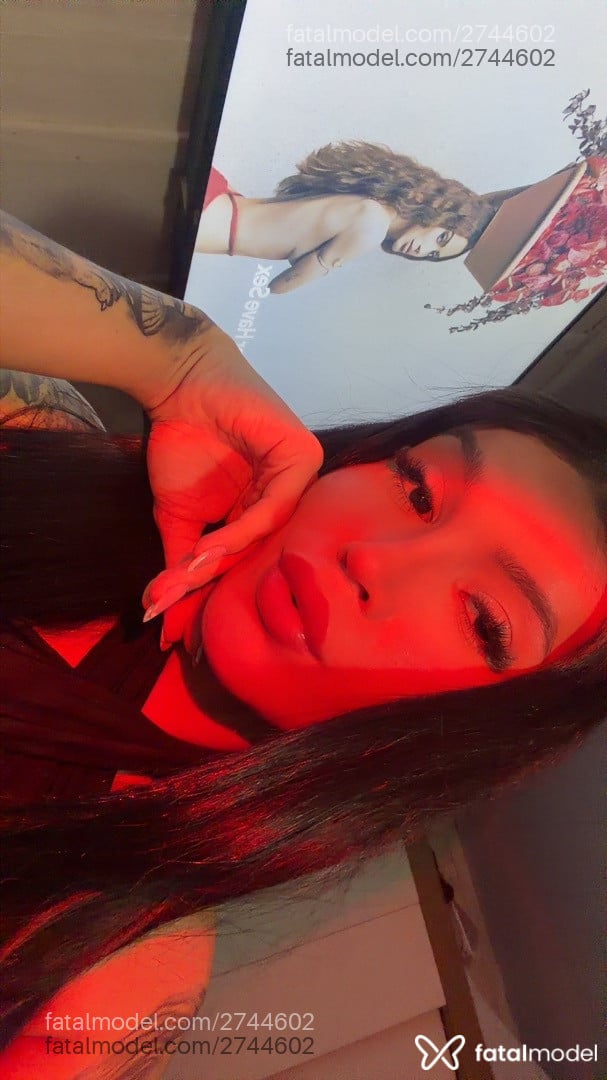 Acompanhante mulher trans morena (o) de olhos castanhos - Ninfah Nay