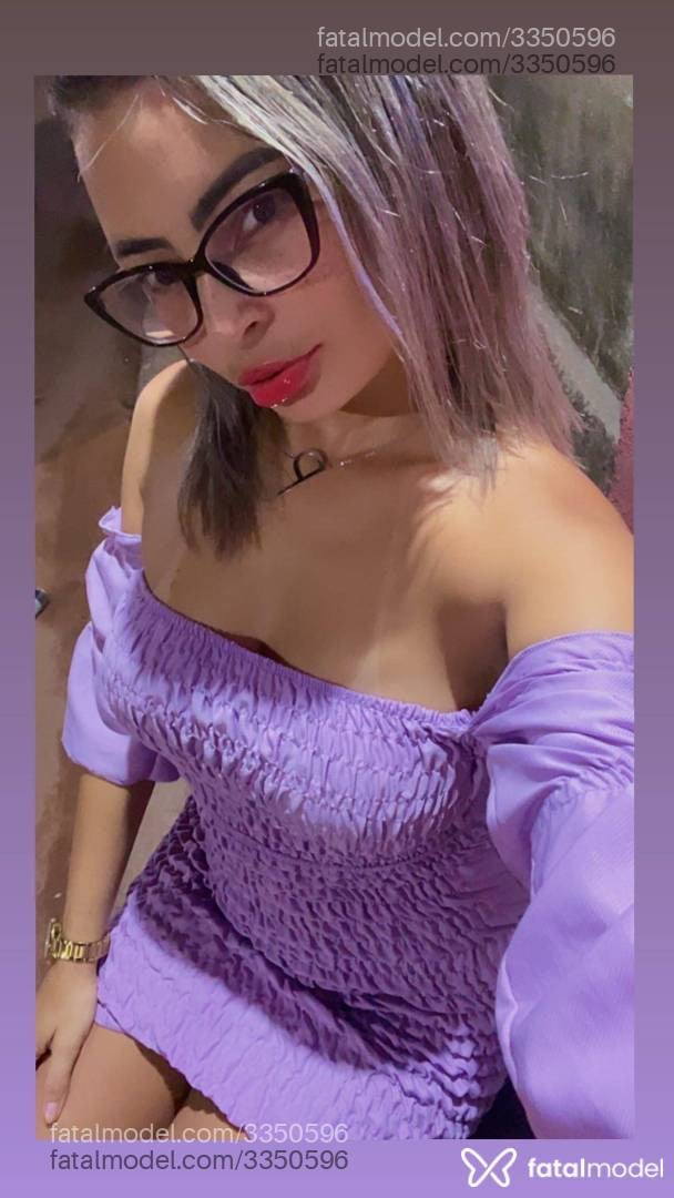 Acompanhante mulher loira (o) de olhos castanhos - Priscila