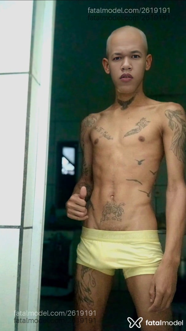 Acompanhante homem loira (o) de olhos castanhos - Emersnwr