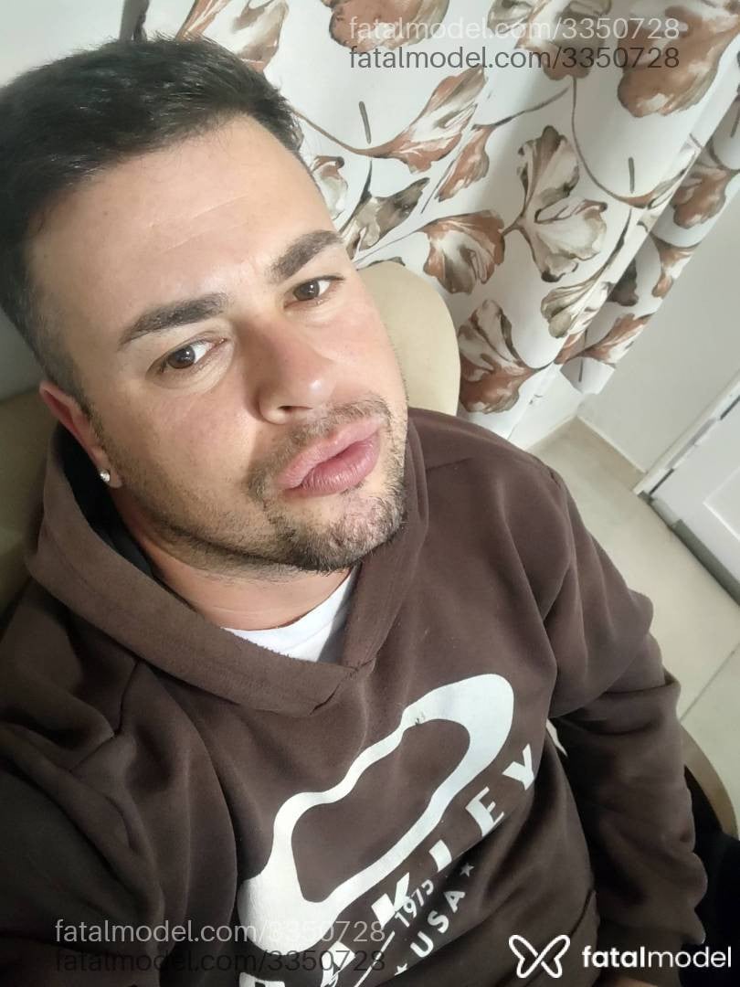 Acompanhante homem com cabelo castanho de olhos verdes em Porto Alegre Acompanhante homem com cabelo castanho de olhos verdes em Porto Alegre - Andersoncarinhoso