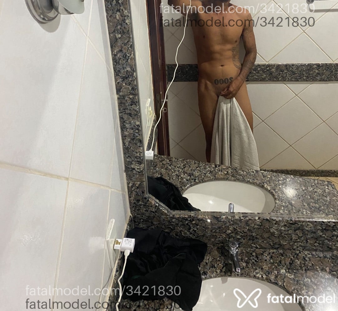 Acompanhante homem morena (o) de olhos pretos - Alves