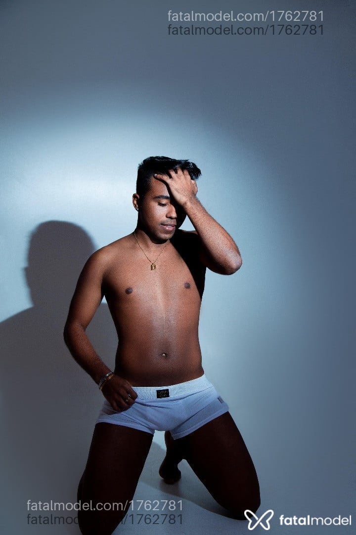 Acompanhante homem morena (o) de olhos pretos - Gabriel