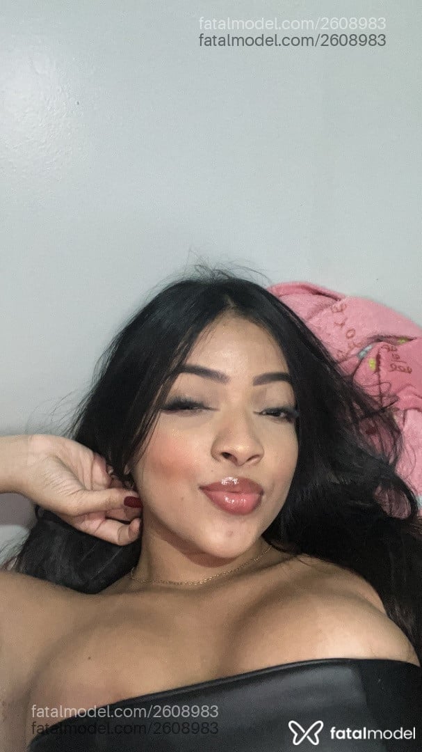 Acompanhante mulher loira (o) de olhos castanhos - ângela