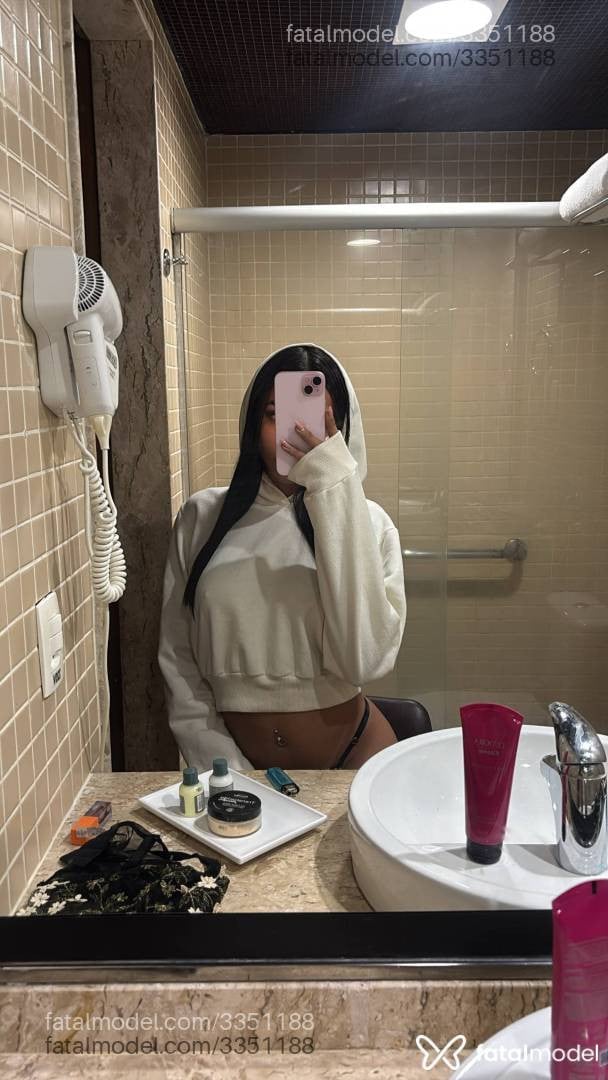 Acompanhante mulher trans morena (o) de olhos pretos em Virtual Acompanhante mulher trans morena (o) de olhos pretos em Virtual - Amanda Soares