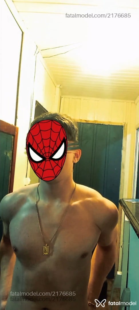 Acompanhante homem com cabelo castanho de olhos castanhos - Fodeforte