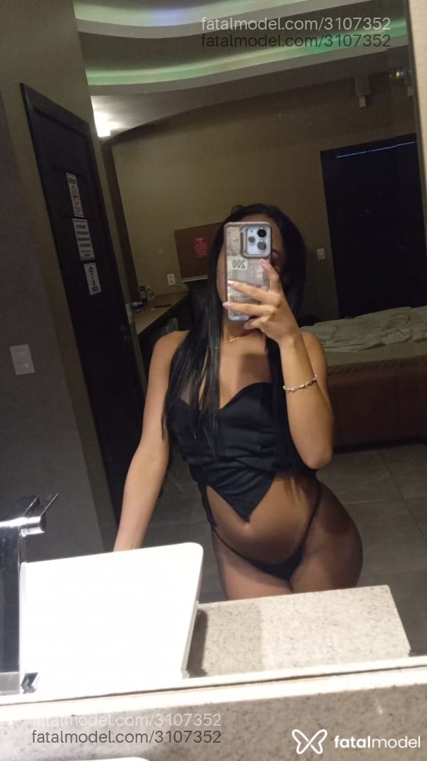 Acompanhante mulher morena (o) de olhos pretos - Nicole