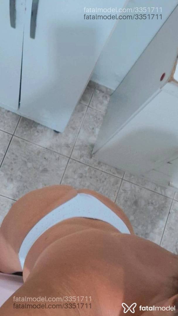 Acompanhante mulher loira (o) de olhos castanhos - Bruna