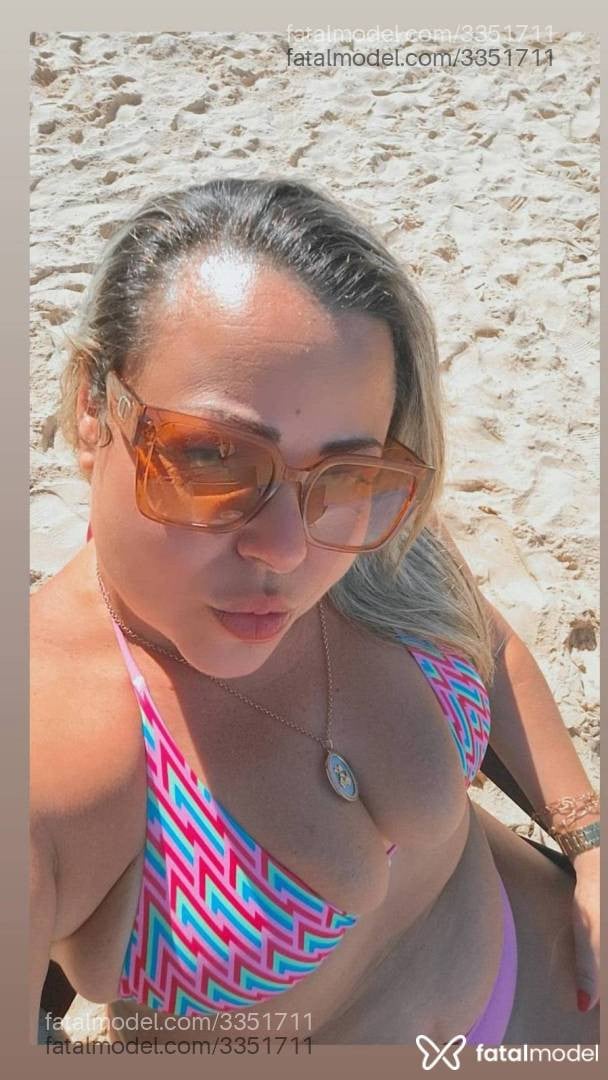 Acompanhante mulher loira (o) de olhos castanhos - Bruna
