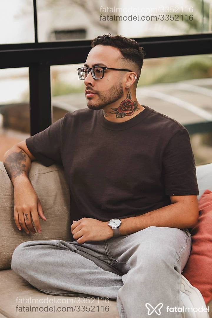 Acompanhante homem com cabelo castanho de olhos castanhos em São Paulo - Lorenzo Bellini