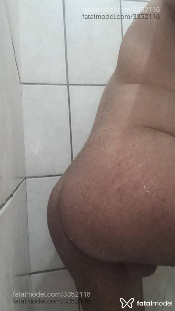 Acompanhante homem com cabelo castanho de olhos castanhos - Lorenzo Bellini