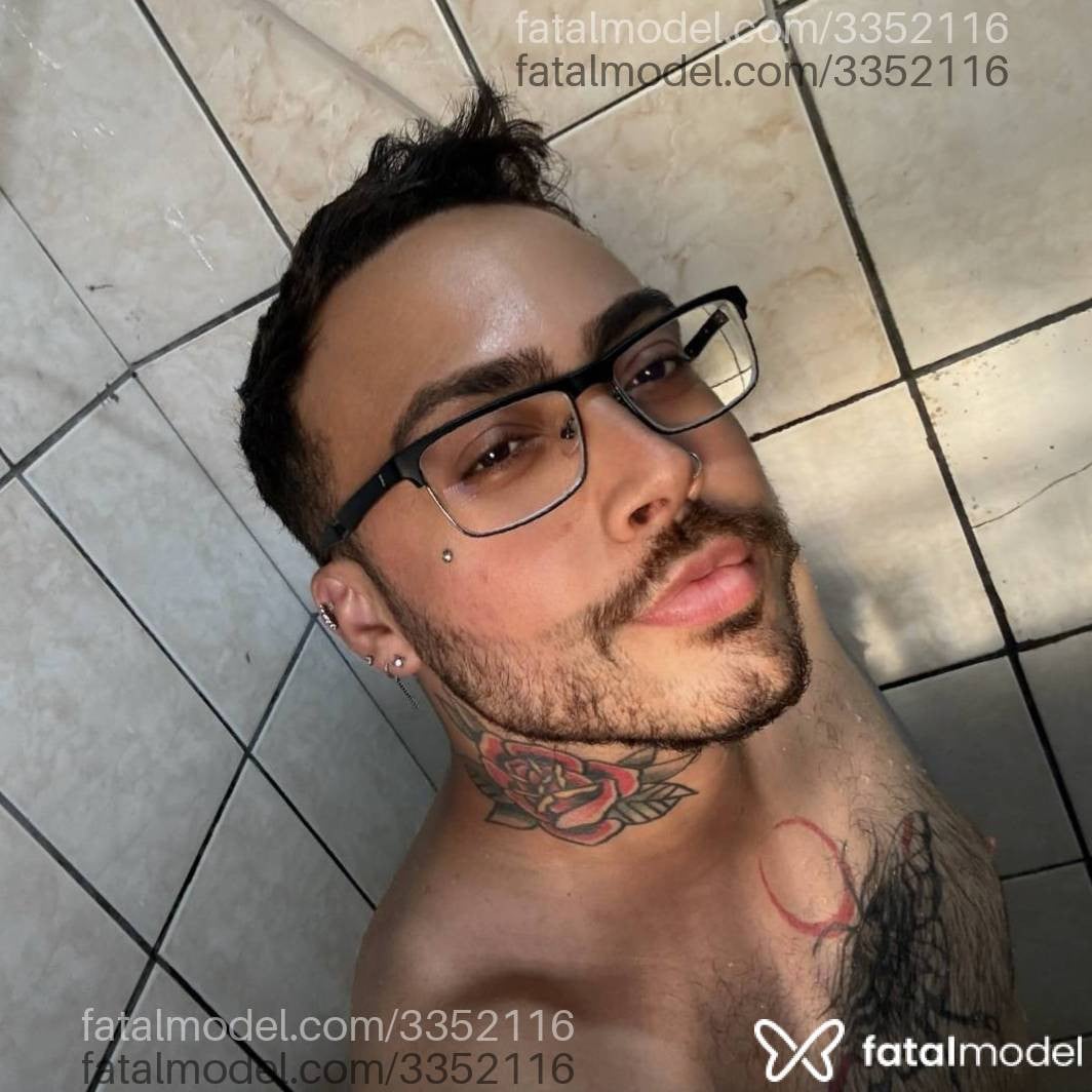 Acompanhante homem com cabelo castanho de olhos castanhos - Lorenzo Bellini