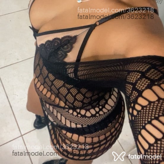 Acompanhante mulher com cabelo castanho de olhos castanhos - Laísjapinha